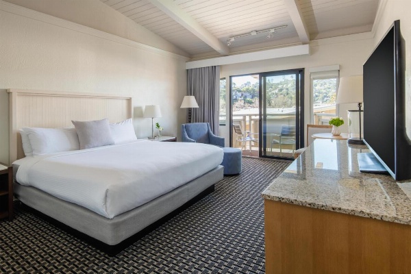 The Lodge At Tiburon image 3